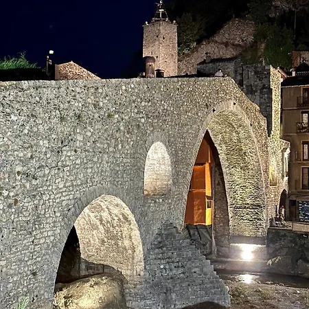 Colgante Al Rio Con Vistas Al Puente