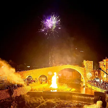 Colgante Al Rio Con Vistas Al Puente 캄프로돈